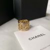 圖片 Chanel 24p金色寬版水鑽logo戒指