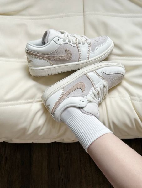 圖片 Nike Air Jordan 1 奶油粉 燕麥灰棕 麂皮 絨毛鞋帶 外縫線 奶油底 復古 HV4268-120/預購