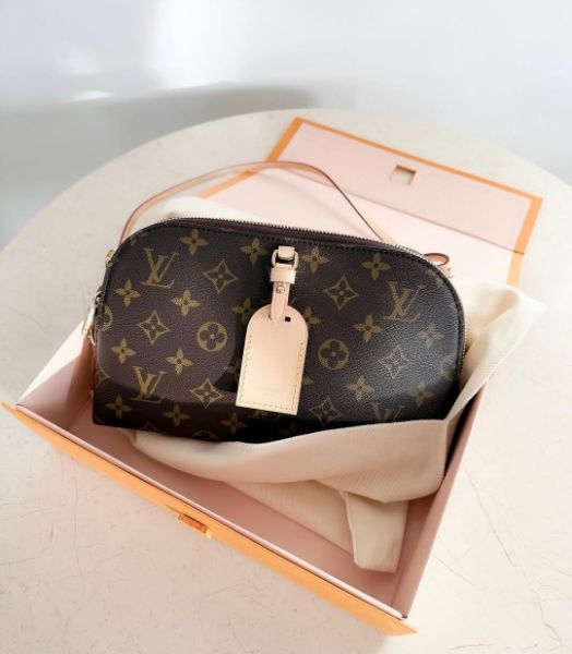 圖片 《在台現貨最低特價 》Louis Vuitton LV 經典老花相機包（最新款）