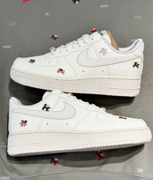 圖片 Nike Air Force 1  CNY 2026 馬年限定 飛馬刺繡 IQ1143-100