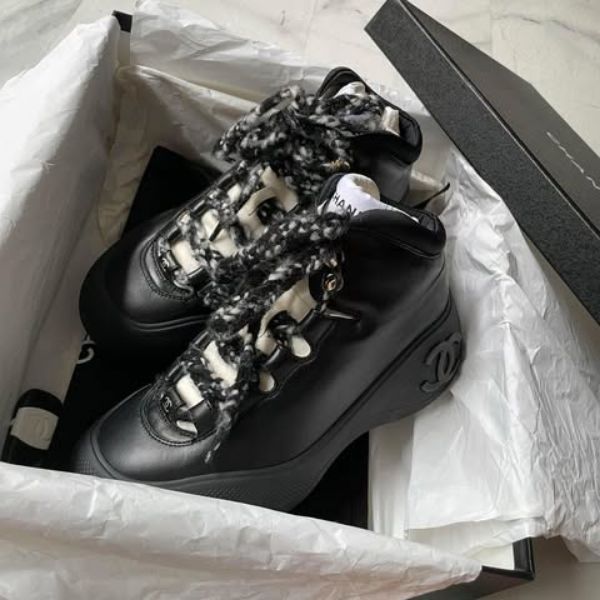 圖片 Chanel 22n爆款黑白毛呢雪靴