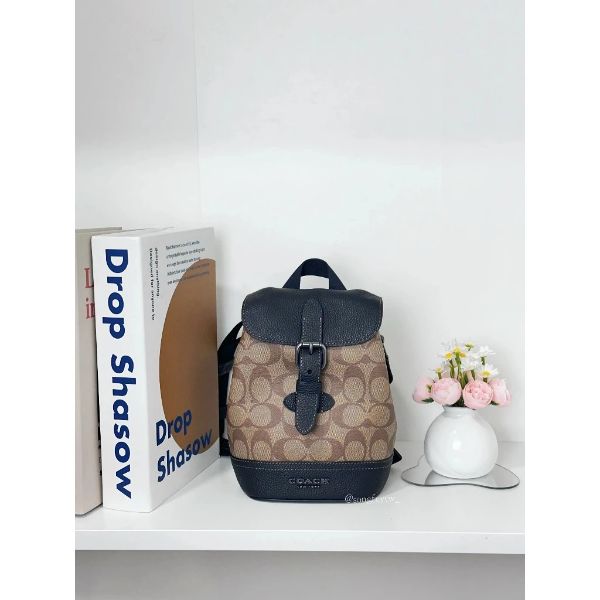 圖片 Coach 後背造型胸包