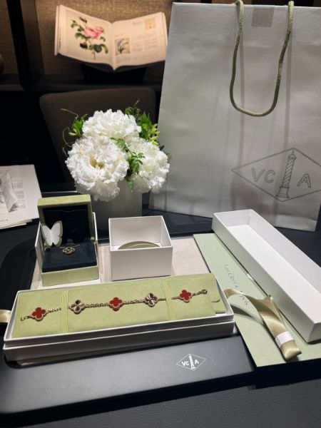 圖片 VCA 五花手鍊 紅玉髓鐳射 玫瑰金鏈