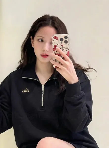 圖片 ALO YOGA ACCOLADE 經典款 立領 加絨 衛衣 JISOO同款