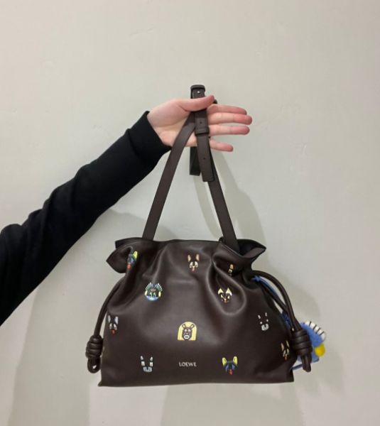 圖片 《我最便宜!全新正品》Loewe 納帕小牛皮小貓圖案 Flamenco中款多用途包