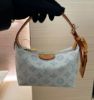圖片 《在台現貨最低特價 》Louis Vuitton LV 紀念版Monogram130周年 Pochette Hills包