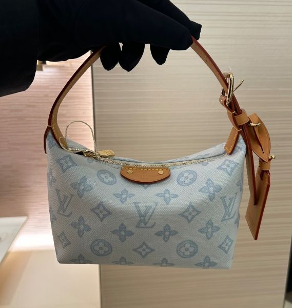 圖片 《在台現貨最低特價 》Louis Vuitton LV 紀念版Monogram130周年 Pochette Hills包