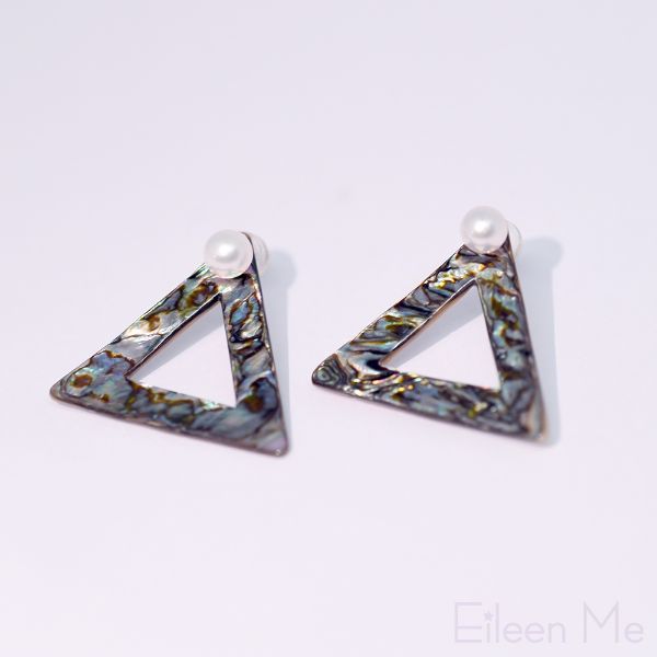 圖片 【ISOWA】貝貝 5mm AKOYA珍珠 白色 天然珍珠 三角造型 耳環 18K金耳針