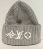 圖片 Lv 灰色  logo 冷帽 毛帽 針織帽 男女都合適 含提袋 送禮也合適🎁