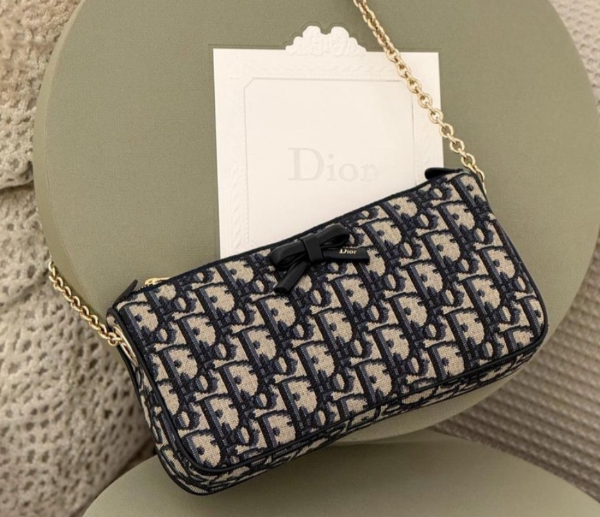 圖片 《在台現貨最低特價  最新》Dior Oblique Bow 蝴蝶結 手拿+鏈帶兩用包 (經典藍色 Dior Oblique)