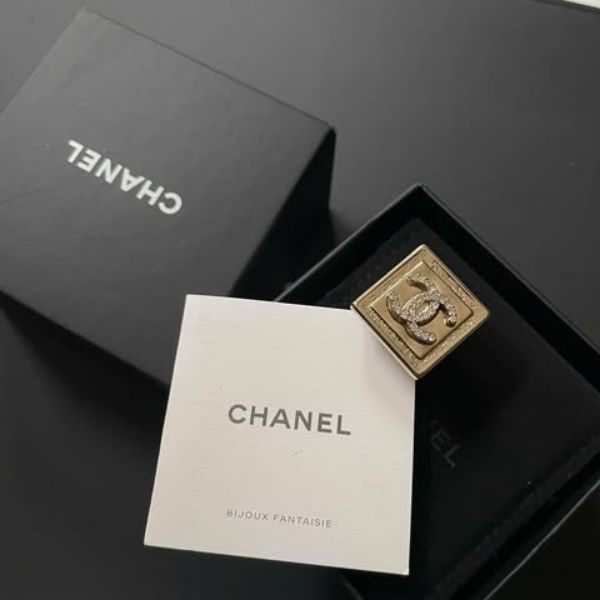 圖片 Chanel 23p方塊水鑽logo戒指
