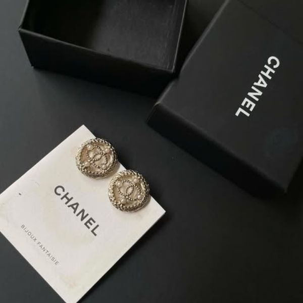 圖片 Chanel 珍珠鏤空圓形耳夾