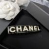 圖片 Chanel 22a 黑白字母琺瑯髮夾