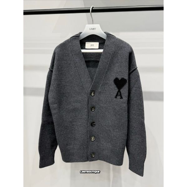 圖片 Ami 經典深灰色 黑愛心設計 羊毛 毛衣 針織罩衫 外套 開襟衫
