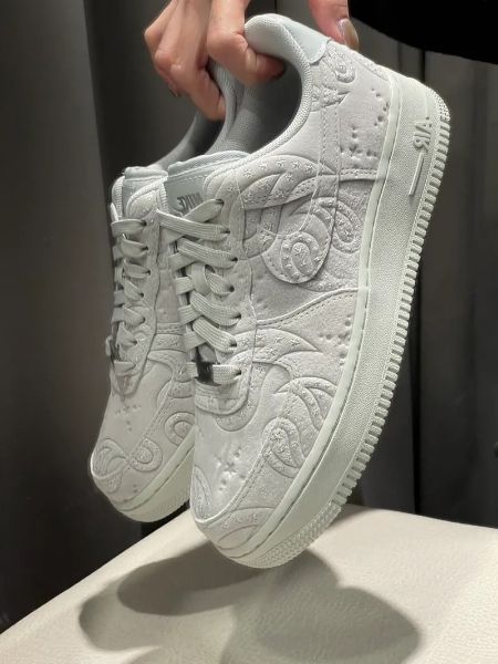 圖片 iSNEAKERS 現貨 Nike Air Force 1 "07 PRM"腰果花 變形蟲 麂皮灰 灰銀 鐵灰 IO1259-002
