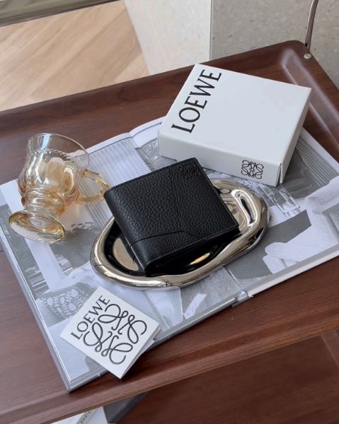 圖片 【LOEWE】PUZZLE 粒面內八卡雙折短夾 黑色