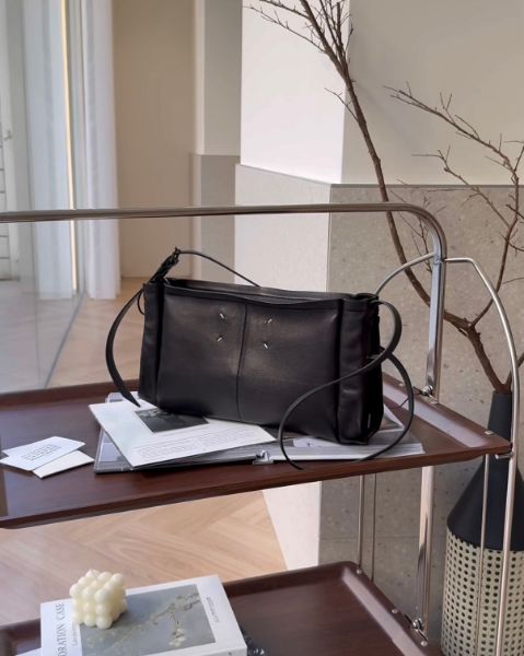 圖片 【MAISON MARGIELA】 羊皮肩背包 黑色