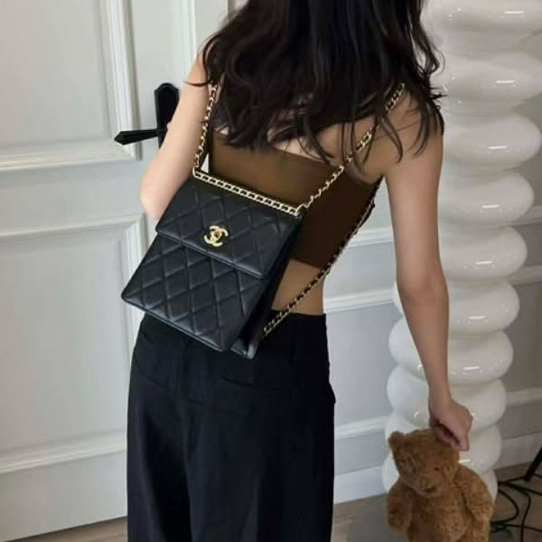 圖片 Chanel 23a 黑金荔枝鏈條後背包