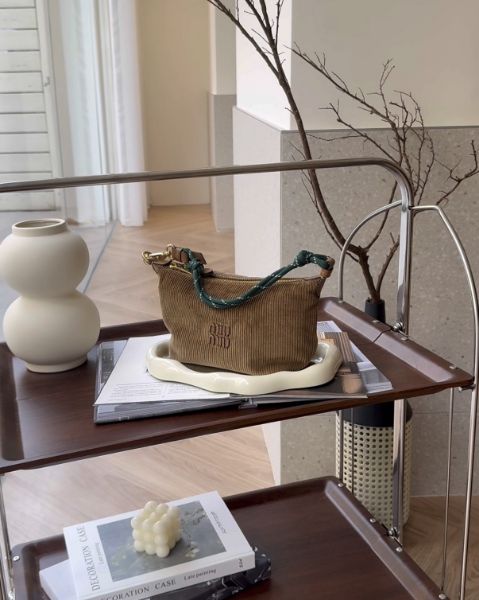 圖片 【MIUMIU】燈芯絨繩結飯盒包 肉桂色/綠色	