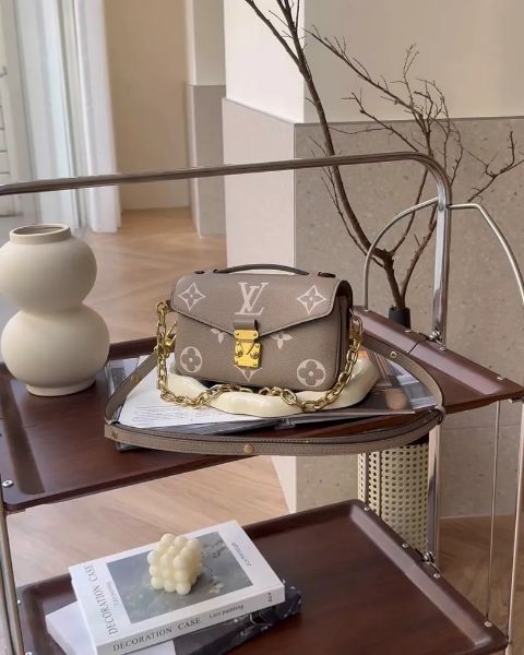 圖片 【LV】POCHETTE METIS 迷你郵差包大象灰 M23081