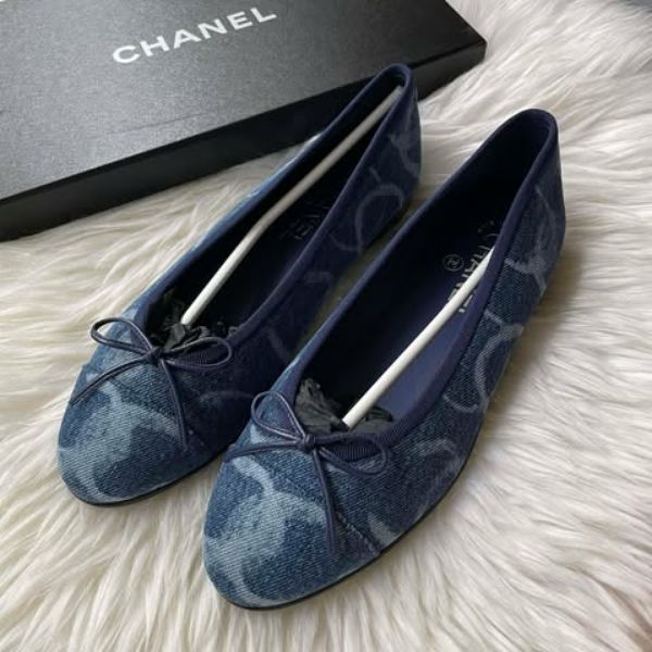 圖片 Chanel 23b深牛仔滿logo芭蕾舞鞋