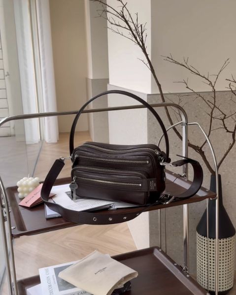 圖片 【ACNE STUDIOS】CAMERO PARTY SHOULDER BAG 巧克力棕
