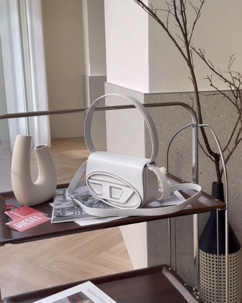 圖片 【DIESEL】1DR 牛皮叮噹包 白色