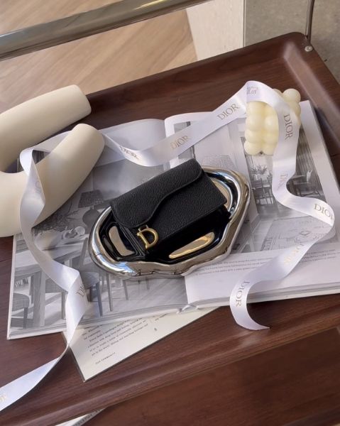 圖片 【DIOR】SADDLE 經典LOGO牛皮卡包 黑色