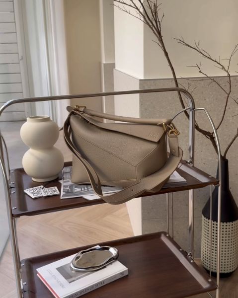 圖片 【LOEWE】PUZZLE 粒面小牛皮中號拼圖包 沙色