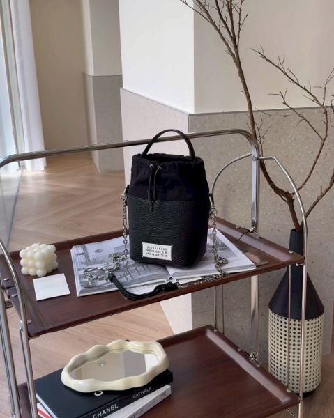圖片 【	MAISON MARGIELA】5AC 拼接抽繩水桶包 黑色