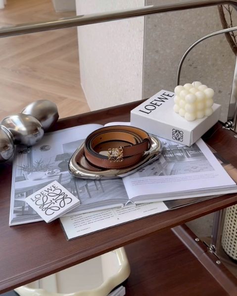 圖片 【LOEWE】鵝卵石紋ANAGRAM皮帶 焦糖棕