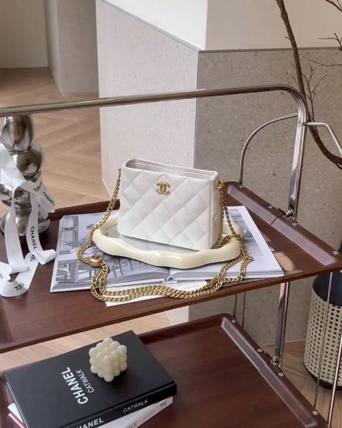 圖片 【CHANEL】金球MINI HOBO 白色