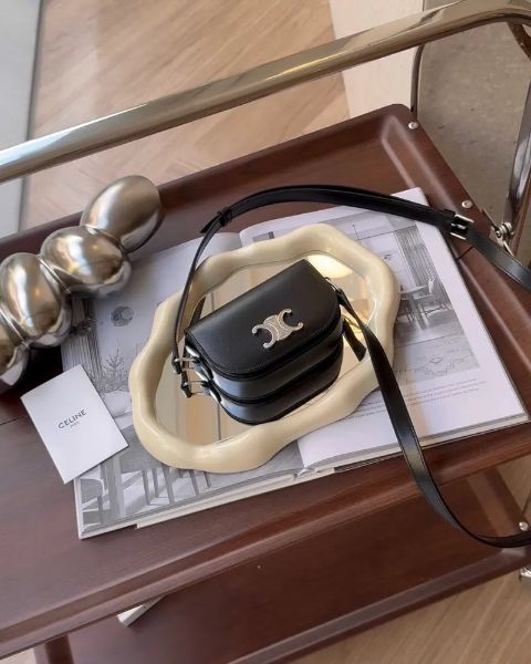 圖片 【CELINE】凱旋門小牛皮迷你斜跨包 黑色