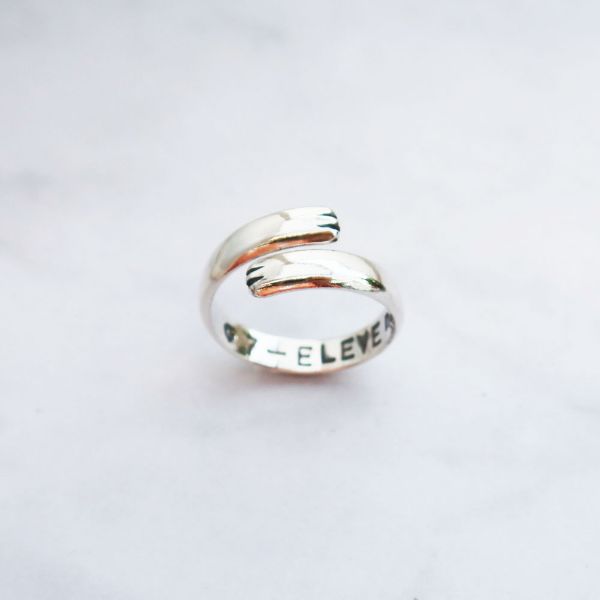 圖片 【手工客製銀飾】萌抱戒 純銀手工戒指 | 大員囡仔