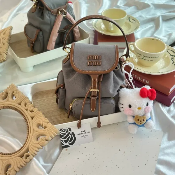 圖片 MIUMIU 灰色帆布皮革中號後背包