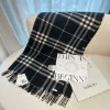 圖片 BURBERRY 100%喀什米爾寬版格紋黑白色圍巾