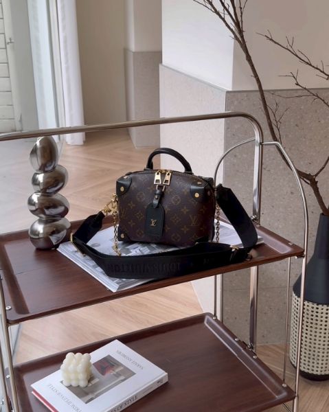 圖片 【LV】PETITE MALLE AOUPLE 軟盒子包 棕色老花 M45571