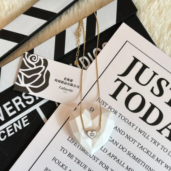 圖片 MIUMIU 白色愛心琺瑯金屬項鏈