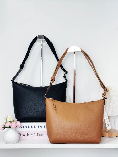 圖片 Tory Burch｜TB 浮雕流浪 HOBO 側背包