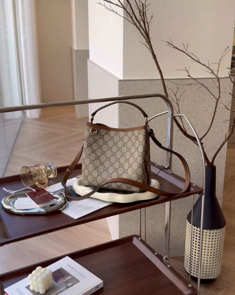 圖片 【GUCCI】GG EMBLEM 迷你水桶包 棕色老花