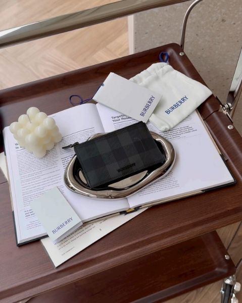 圖片 【BURBERRY】格紋拉鍊卡包 炭灰色