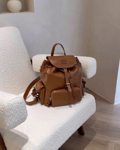 圖片 【MIUMIU】皮革後背包 棕色 干邑色