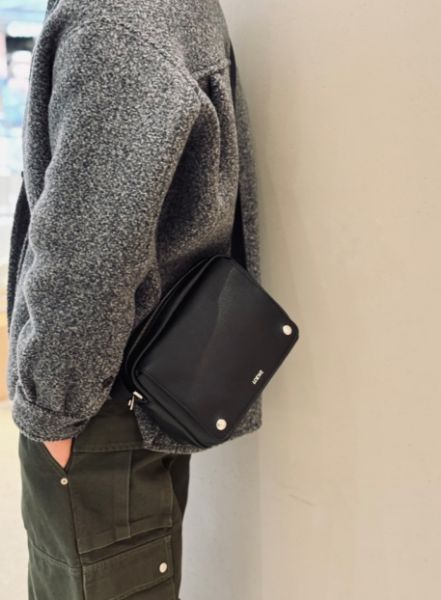 圖片 《我最便宜!全新正品》Loewe 中款 PEBBLE 郵差包 肩背包 光滑皮革