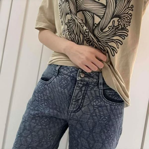 圖片 Chanel 山茶花滿logo牛仔褲