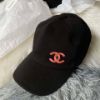 圖片 Chanel 黑色橘logo刺繡棒球帽