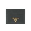 圖片 Prada Saffiano 金浮雕logo防刮皮革六卡卡夾(1MC025-黑)