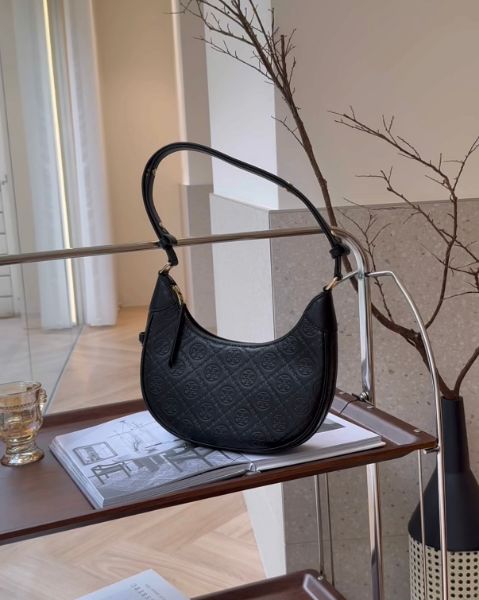 圖片 【TORY BURCH】T MONOGRAM LEATHER 半月包 黑色