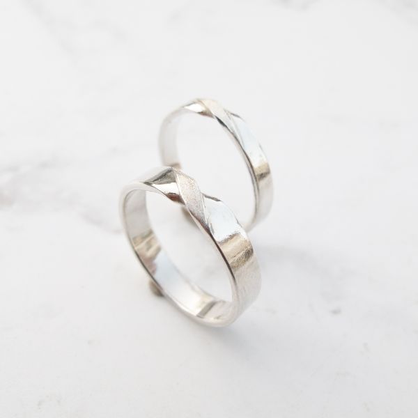 圖片 【手工客製銀飾】愛在環繞 | 交叉流線 純銀情侶對戒 | 大員囡仔