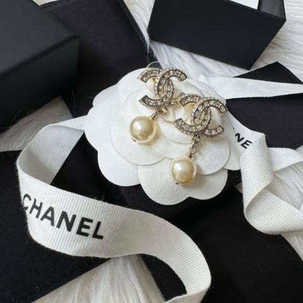 圖片 Chanel 珍珠水鑽吊飾耳針