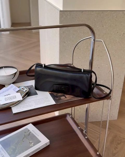 圖片 【MAISON MARGIELA】 牛皮斜跨包 黑色